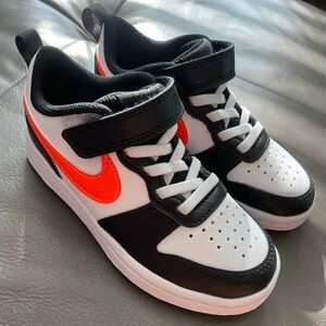 $40 New Boys Nike 10,5 Toddler